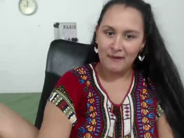 طيزها مرنة تمارس الرياضة وتتناك من جارها