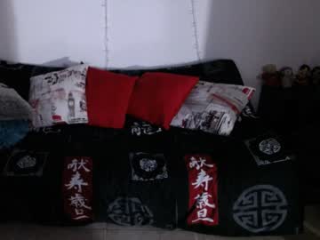 ميلف جسمها مثير تتناك من عشيقها على الكنبة