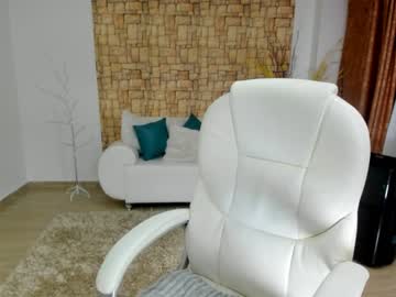 راجل كبير ينيك مراهقة صغيرة بعنف