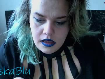 يعشق لحس اقدام زوجة ابوه الجميلة