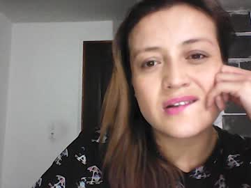 تعطي كسها هدية عيد ميلاد زوج امها