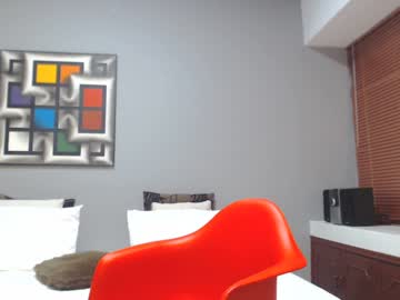 راجل زبره سمين يحشره في طيز بنت صغيرة جسمها نار