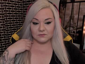 الصبي النحيف ينيك الميلف المثيرة بزبره الكبير