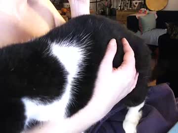 شرموطة لبنانية جسمها نار تكشف جسمها وتبعص في كسها