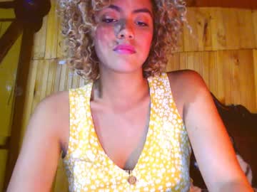 بت طيزها كبيرة تتناك في طيزها وكسها