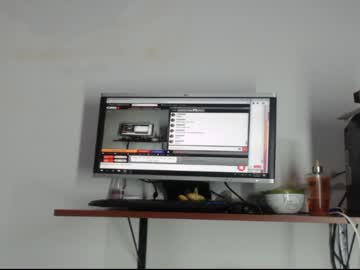 الاخ ينسحب من الحفلة العائلية وينيك اخواته البنات