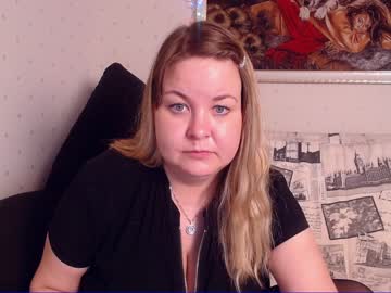 الطالب المتفوق يساعد حبيبة زميله للوصول للنشوة الجنسية