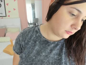 القضيب الصناعي لايكفي سكس ميلفات مترجم